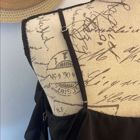 NWOT Forever 21 | Women’s Black Sheath Dress with Ruffled Flutter Sleeves XL - Picture 8 of 9